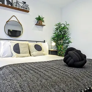 Innit Townhouse Apartament